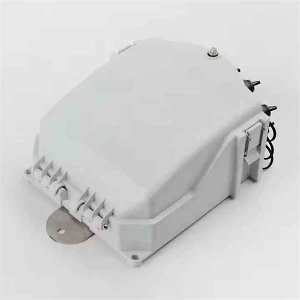 Does the distribution box have redundant grounding 